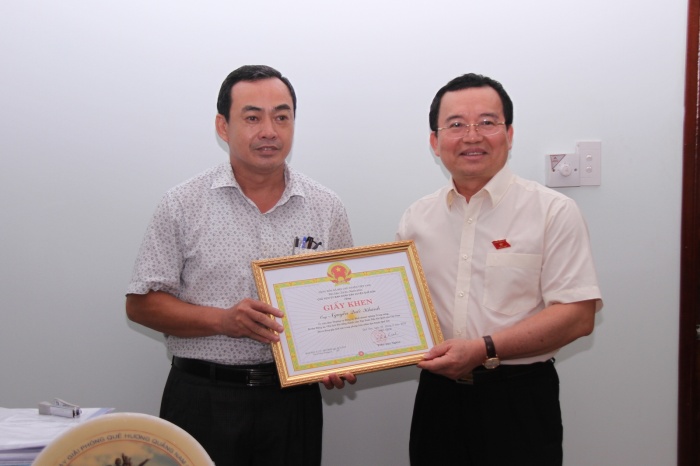 lam het suc minh de xung dang la nguoi dai bieu nhan dan