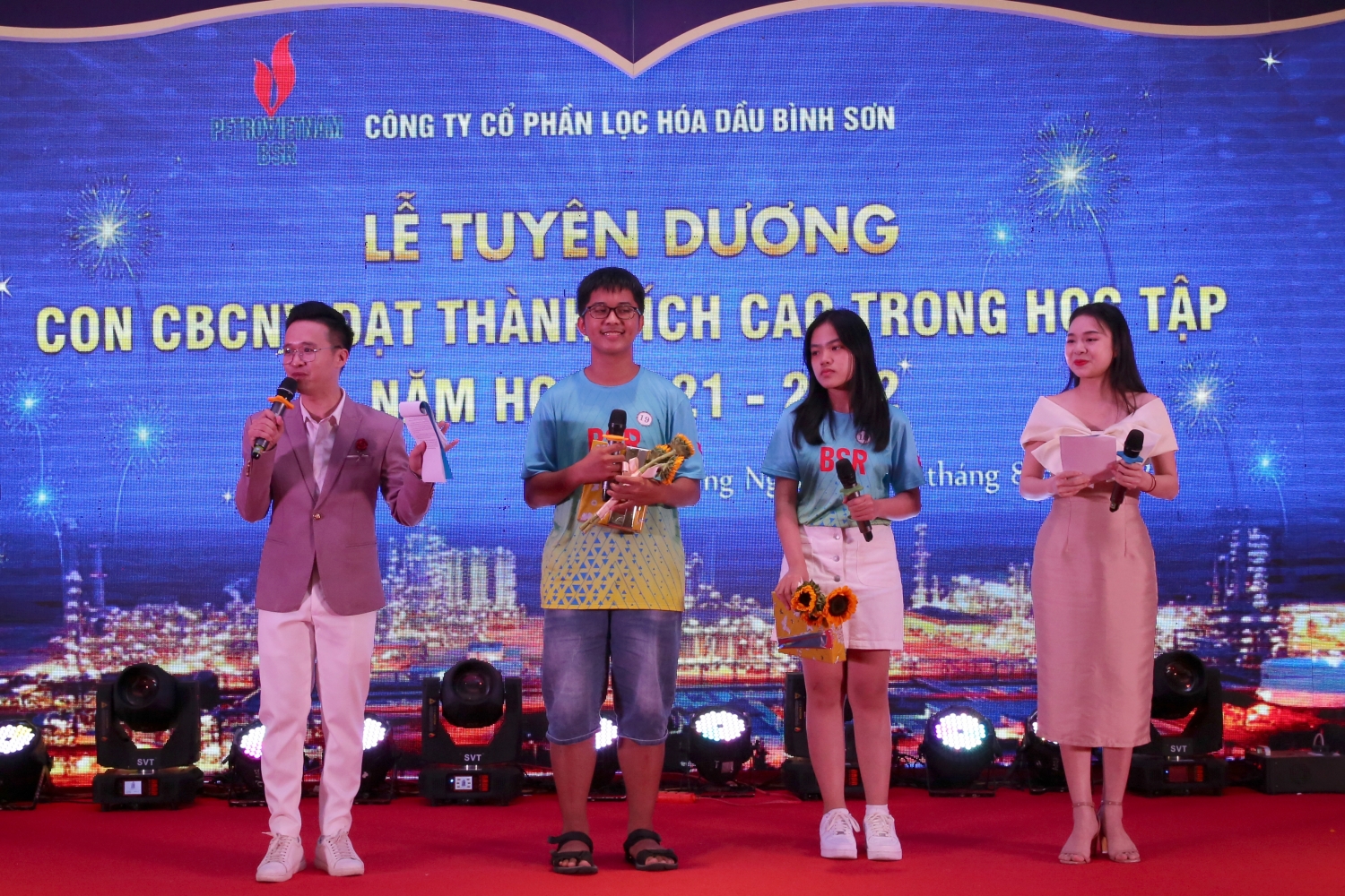 BSR trao thưởng cho con em người lao động có thành tích cao trong học tập