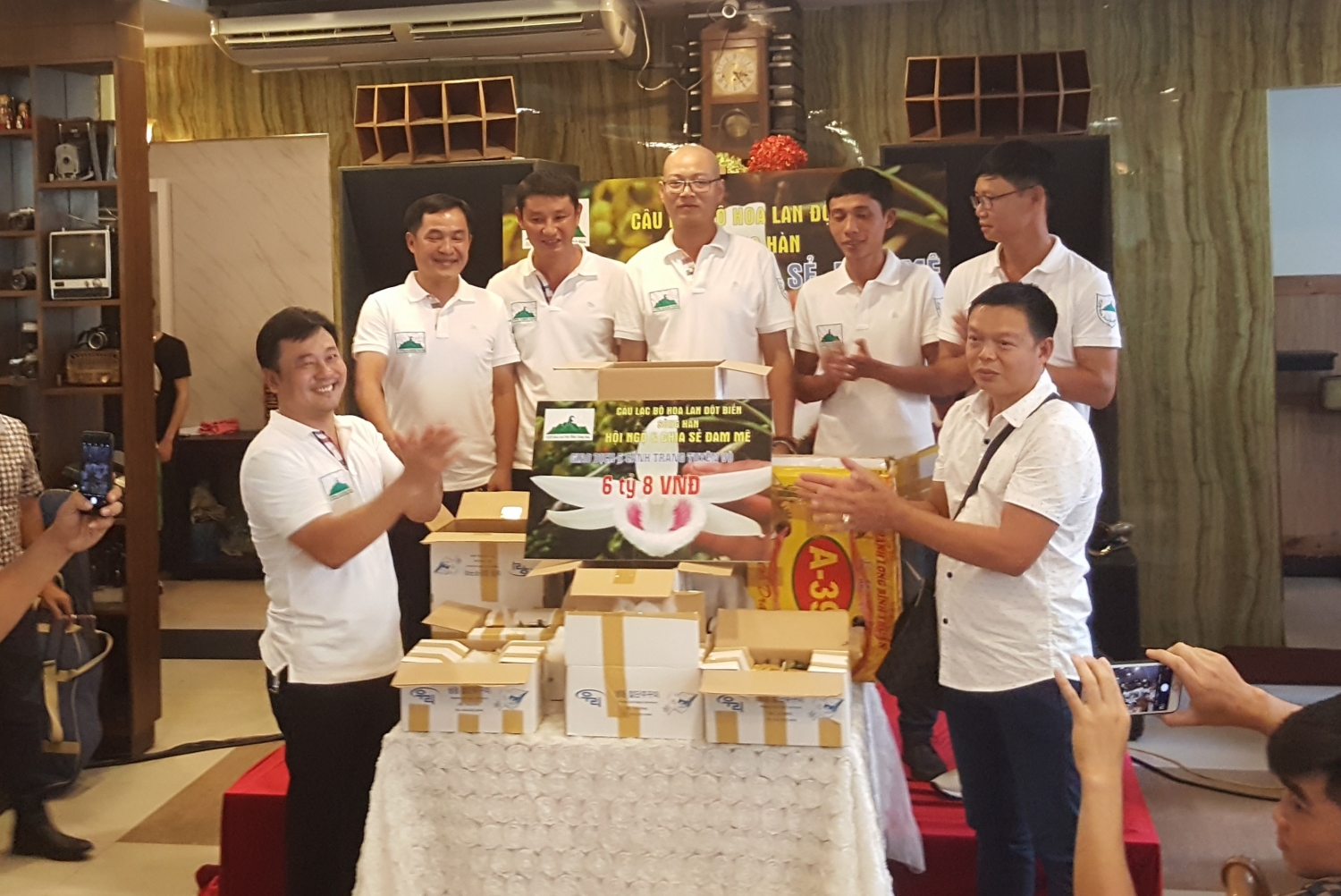 Chiêm ngưỡng giò lan được giao dịch với giá gần 7 tỷ đồng chiem nguong gio lan duoc giao dich voi gia gan 7 ty dong