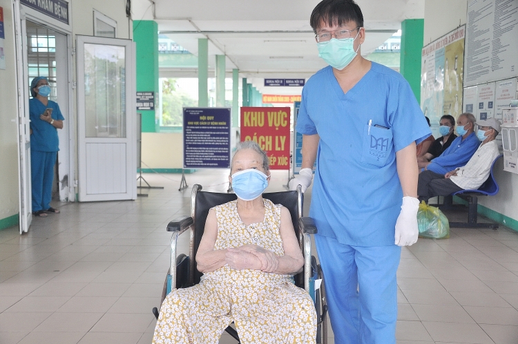 Đà Nẵng cứu sống nhiều bệnh nhân Covid-19 lớn tuổi và bệnh nền nặng