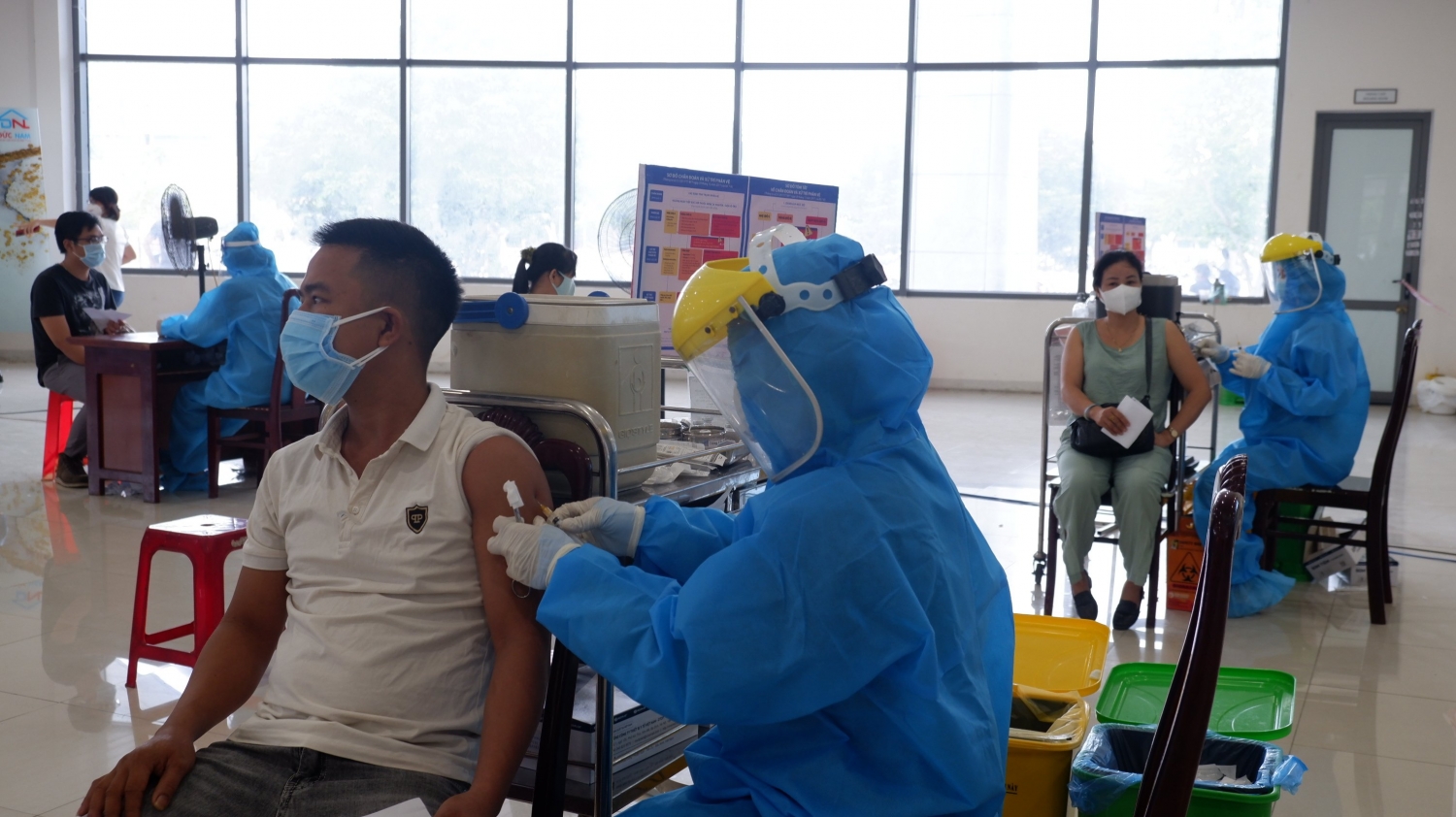Đà Nẵng triển khai tiêm vắc-xin quy mô lớn
