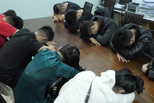 13 nam nu thanh nien thue chung cu bay lac tap the