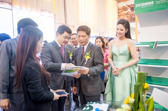 bo truong bo cong thuong tham quan gian hang stroman tai vietnam expo 2016