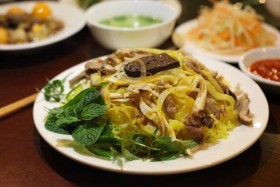 Cơm gà Hội An Bà Buội được thực khách Hà Nội yêu thích