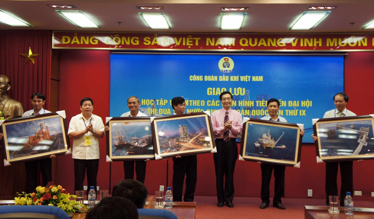 Công đoàn Dầu khí:  Giao lưu và học tập theo các điển hình tiên tiến