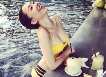 Tóc Tiên khoe dáng nuột nà với bikini