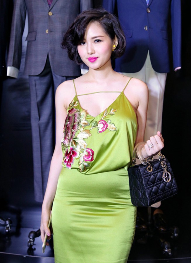 Hotgirl Tâm Tít đẹp quyến rũ sau 2 tháng sinh con