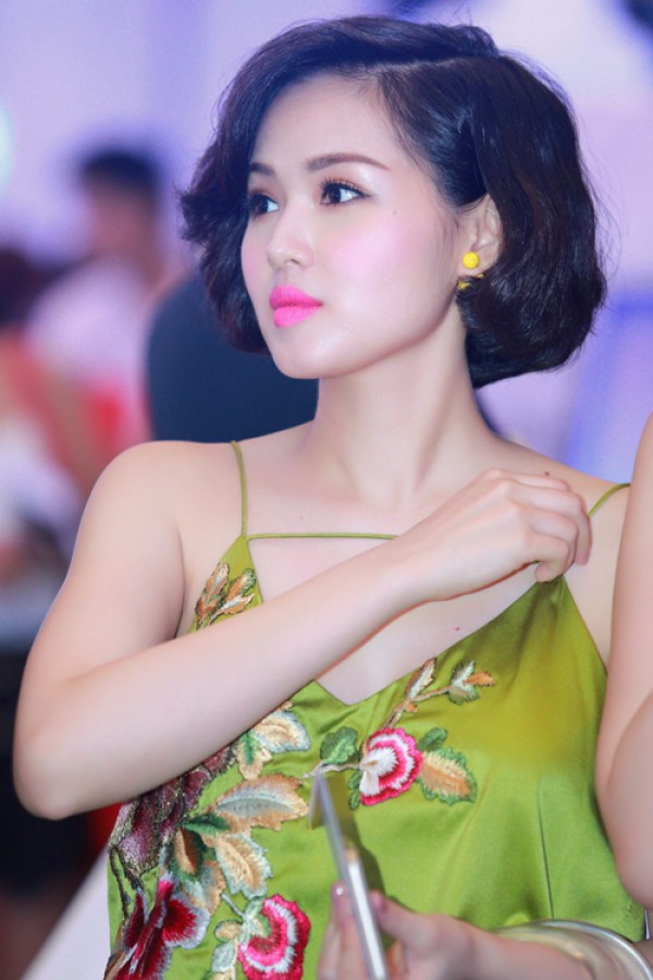 Hotgirl Tâm Tít đẹp quyến rũ sau 2 tháng sinh con