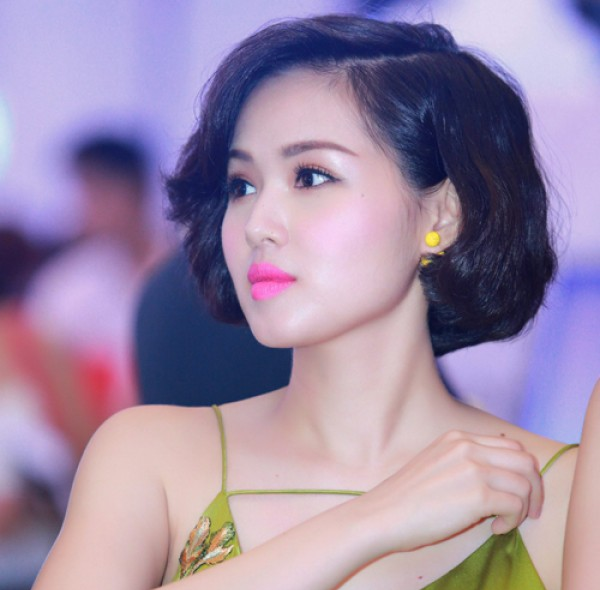 Hotgirl Tâm Tít đẹp quyến rũ sau 2 tháng sinh con