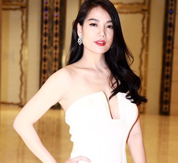 Vẻ kiêu sa gợi cảm của Trương Ngọc Ánh