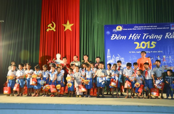 pv drilling mang trung thu 2015 den tre em dao ly son