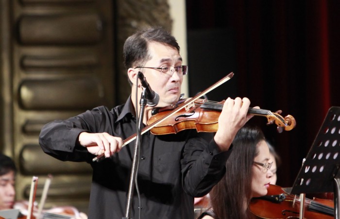 nghe si xuan huy chung toi doi tieng vo tay