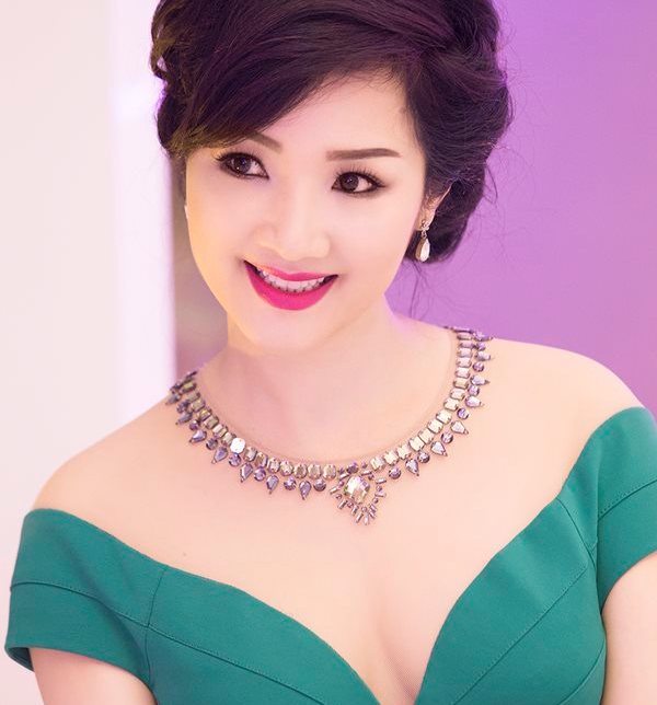 Giáng My sexy kệ… tuổi