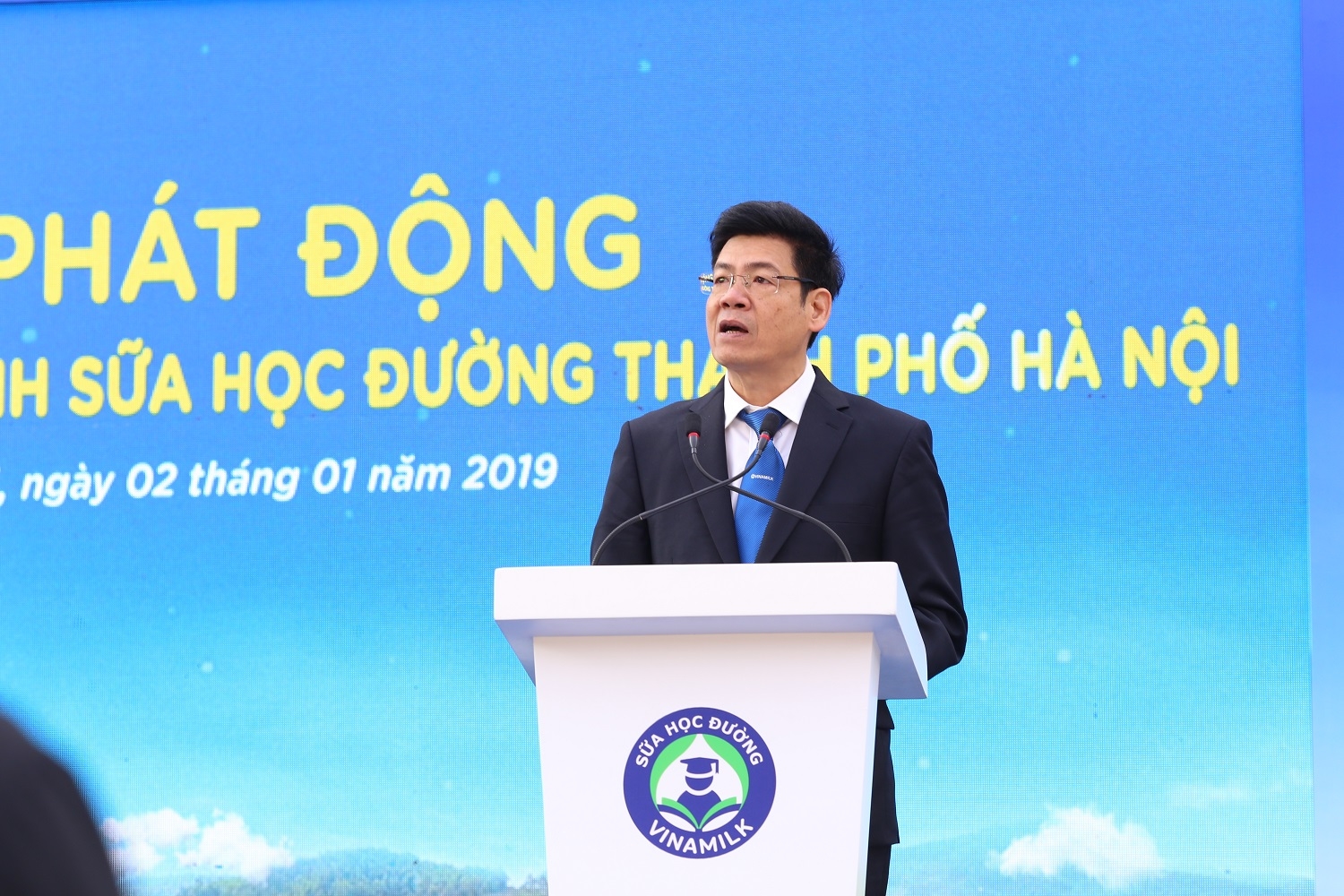 Hà Nội đồng loạt cho trẻ em uống sữa học đường từ 2019