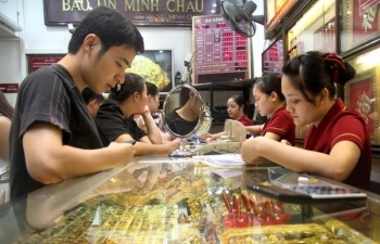 Giá vàng hôm nay 25/1: Vàng SJC tăng nhẹ, chênh lệch giá vàng còn 0,72 triệu đồng/lượng