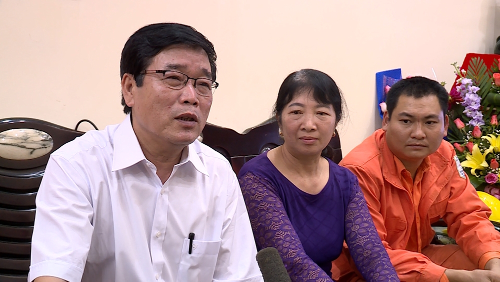Cha của tiền vệ Lương Xuân Trường: “Tình yêu bóng đá di truyền từ bố sang con”
