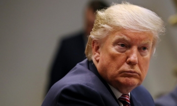 Đòn tập kích tên lửa Iran "vỗ mặt" Trump