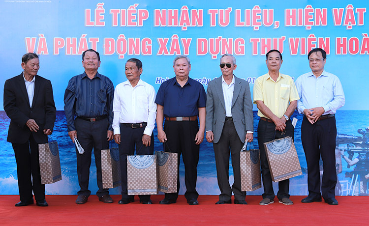 Đà Nẵng tiếp nhận 19 châu bản triều Nguyễn về Hoàng Sa
