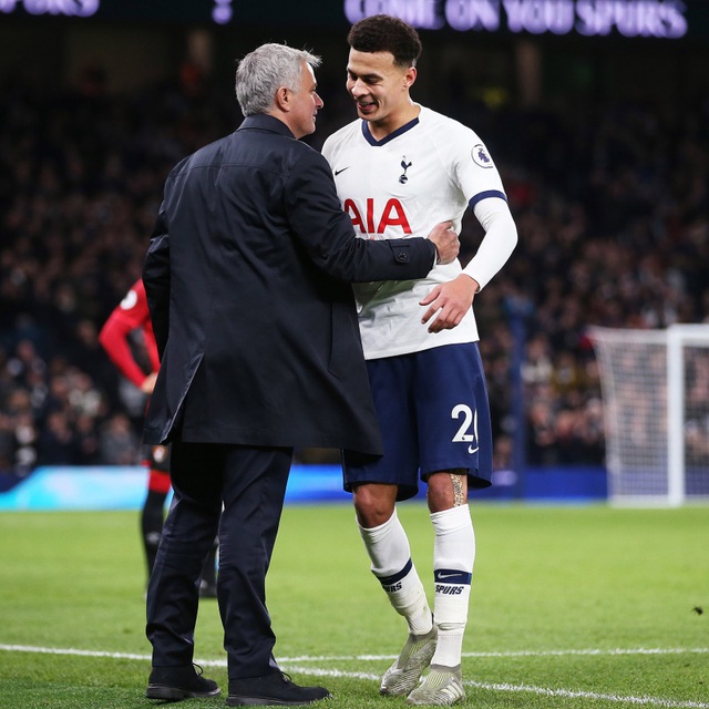 HLV Mourinho bất ngờ quay ngoắt thái độ với học trò 