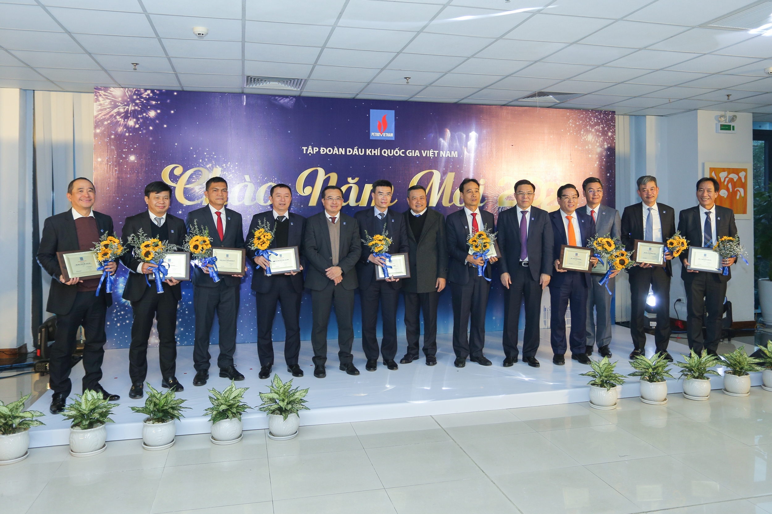 Petrovietnam trong khó khăn càng vững vàng, trước thử thách càng bản lĩnh