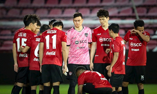 Muangthong United có động thái cứng rắn, yêu cầu Văn Lâm phải xin lỗi - 2