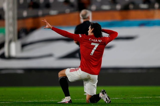 Pogba tiếp tục thăng hoa, Man Utd trở lại ngôi đầu bảng - 4