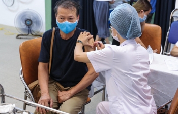 Thủ tướng yêu cầu thúc đẩy mạnh mẽ, quyết liệt việc tiêm vaccine phòng COVID-19, bảo đảm an toàn, hiệu quả