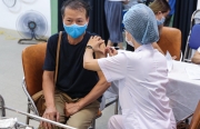 Thủ tướng yêu cầu thúc đẩy mạnh mẽ, quyết liệt việc tiêm vaccine phòng COVID-19, bảo đảm an toàn, hiệu quả
