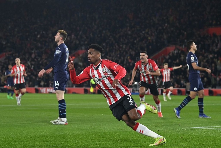 Man City bất ngờ đứt chuỗi 12 trận thắng liên tiếp - 1