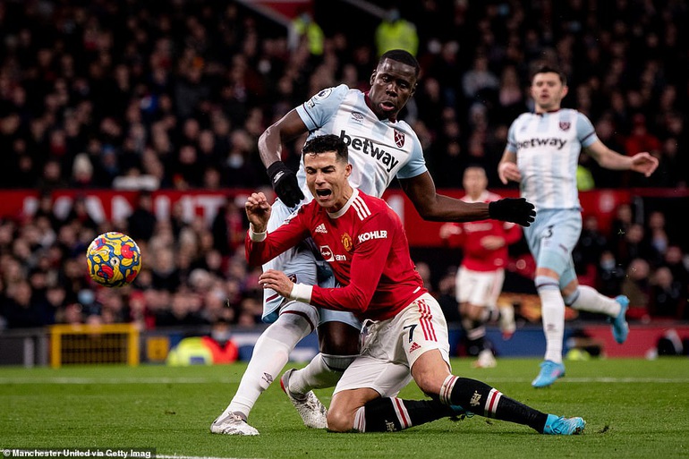 C.Ronaldo gửi thông điệp đến người hâm mộ sau chiến thắng West Ham - 2