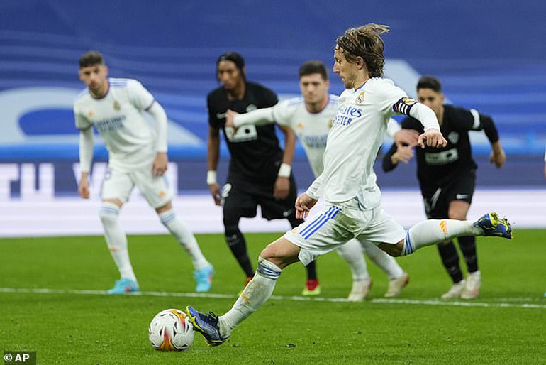 Real Madrid hòa thất vọng, Barcelona vươn lên thứ 5 ở La Liga - 4