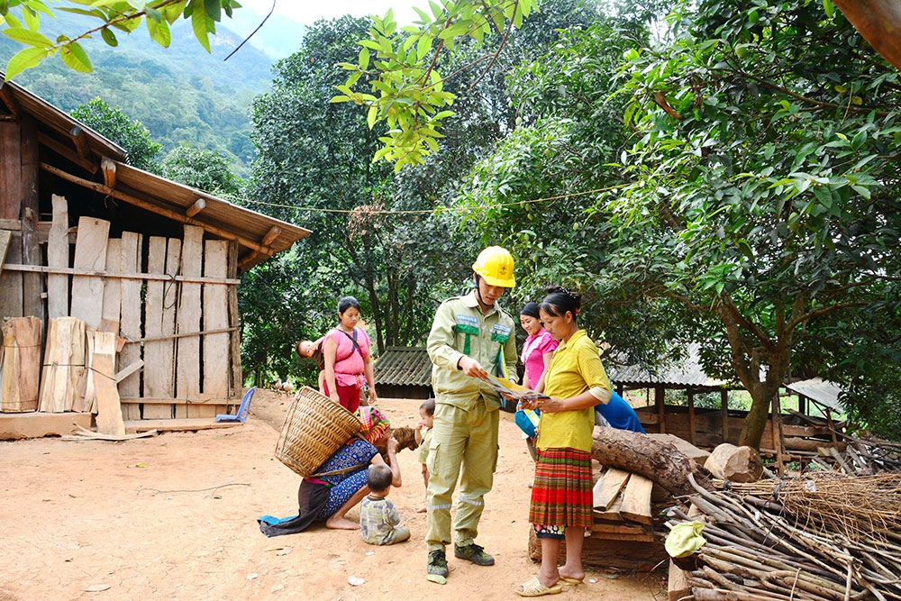 Theo chân “lính” truyền tải điện trên cao nguyên đá