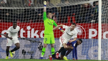 Sevilla 2 - 4 Barca: Cú hattrick đẳng cấp của Mesi!