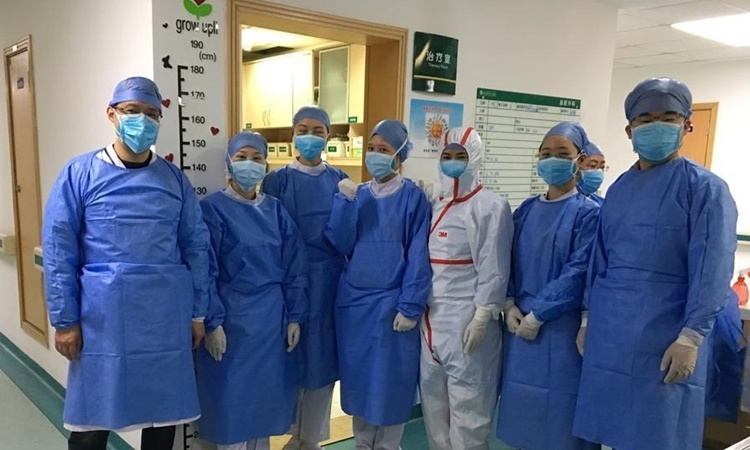 Quân đội Trung Quốc đưa 1.400 y bác sĩ tới Vũ Hán