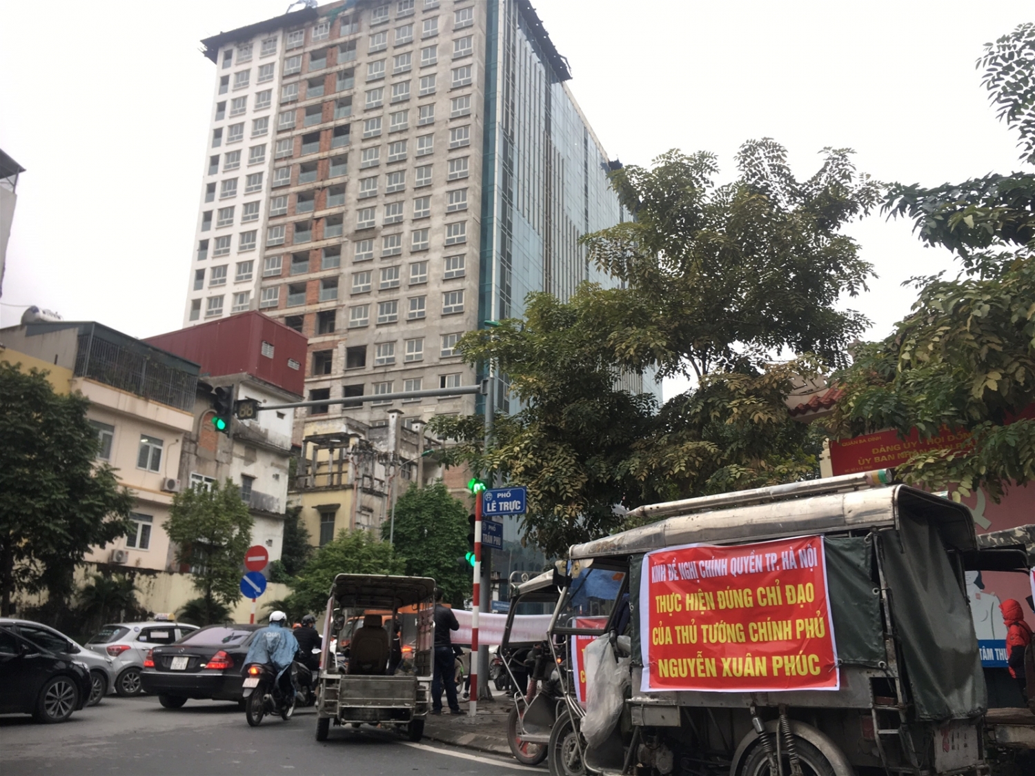cu dan 8b le truc cang bang ron doi quyen loi