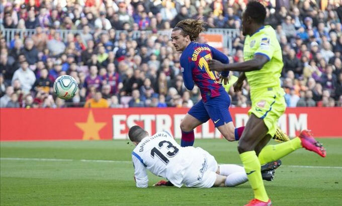 Barca san bằng cách biệt điểm với Real