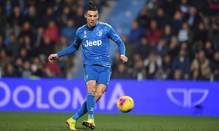 Ronaldo san bằng kỷ lục Serie A