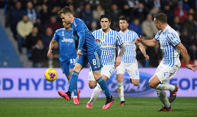 Ronaldo san bằng kỷ lục Serie A