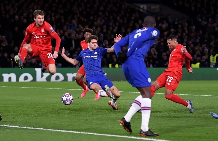 Bayern đè bẹp Chelsea