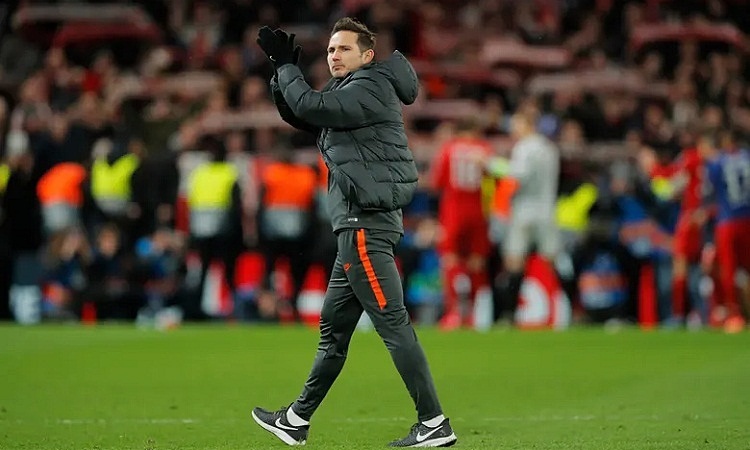 Bayern đè bẹp Chelsea