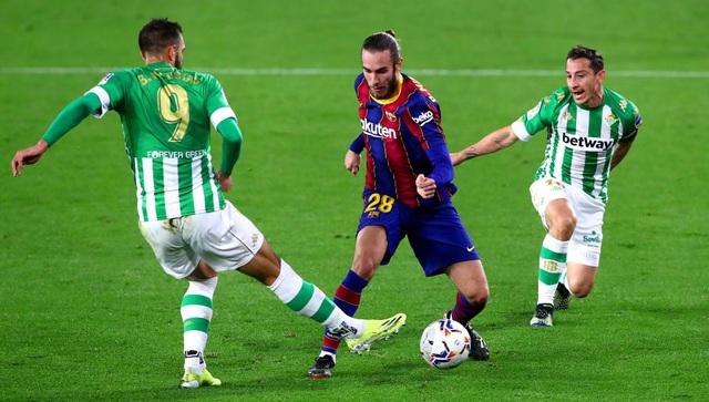 Messi lập công, Barcelona chiếm vị trí thứ hai của Real Madrid - 1