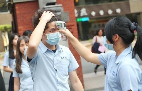 Kiên quyết không để dịch bệnh lan rộng, bảo đảm không để ai thiếu Tết