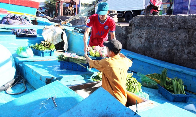 Cưỡi sóng đón Tết giữa ngàn khơi - 1