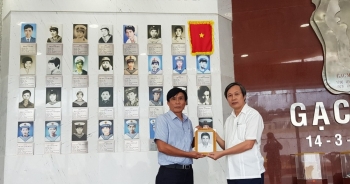Xúc động chuyện thầy giáo đi tìm di ảnh chiến sĩ Gạc Ma