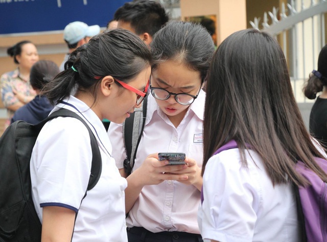 Tránh dịch Covid-19, TPHCM khẩn cấp cho học sinh nghỉ hết tháng 2/2021 - 1