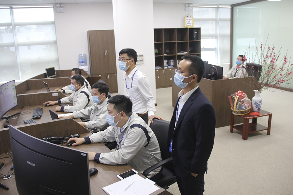 Những người đón Tết trong phòng trực