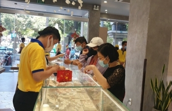 Giá vàng hôm nay 25/2: Cảnh báo nguy cơ lao dốc