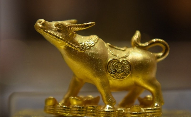 Giá vàng hôm nay 28/2: Áp lực liên tục gia tăng, vàng mất gần 100 USD/Ounce