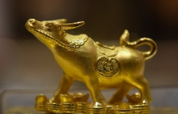 Giá vàng hôm nay 28/2: Áp lực liên tục gia tăng, vàng mất gần 100 USD/Ounce