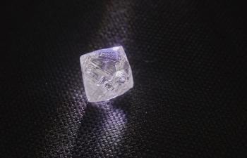 Tìm thấy viên kim cương "khủng" nặng 100 carat tại Nga